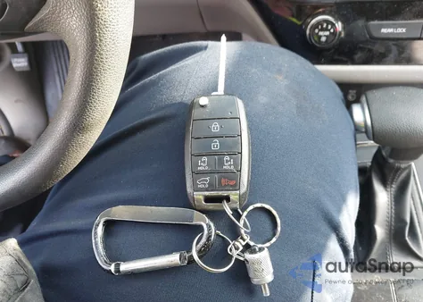 2018 Kia Sedona Lx z USA, uszkodzony, nr VIN KNDMB5C12J6380874